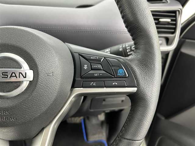 日産 セレナ e－パワー ハイウェイスター V 福岡県 2020(令2)年 8.6万km ブリリアントホワイトパール 後席モニター　/純正ナビ　/全方位カメラ　/ＥＴＣ　/前後ドラレコ　/ＡＣＣ　/プロパイロット　/コーナーセンサー　/エマージェンシーブレーキ　/レーンキープ　/ＢＳＭ　/パーキングアシスト　/両側電動スライドドア　/ＬＥＤ