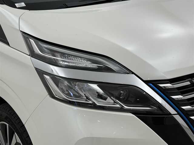 日産 セレナ e－パワー ハイウェイスター V 福岡県 2020(令2)年 8.6万km ブリリアントホワイトパール 後席モニター　/純正ナビ　/全方位カメラ　/ＥＴＣ　/前後ドラレコ　/ＡＣＣ　/プロパイロット　/コーナーセンサー　/エマージェンシーブレーキ　/レーンキープ　/ＢＳＭ　/パーキングアシスト　/両側電動スライドドア　/ＬＥＤ