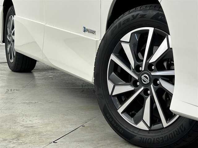 日産 セレナ e－パワー ハイウェイスター V 福岡県 2020(令2)年 8.6万km ブリリアントホワイトパール 後席モニター　/純正ナビ　/全方位カメラ　/ＥＴＣ　/前後ドラレコ　/ＡＣＣ　/プロパイロット　/コーナーセンサー　/エマージェンシーブレーキ　/レーンキープ　/ＢＳＭ　/パーキングアシスト　/両側電動スライドドア　/ＬＥＤ