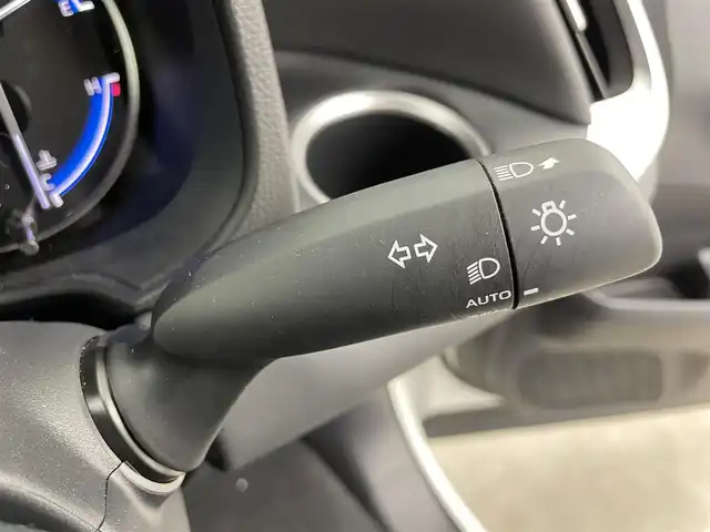 トヨタ ヴォクシー ハイブリッド S－Z 富山県 2025(令7)年 1.4万km ホワイトパールクリスタルシャイン 純正10.5型ディスプレイオーディオ/（AM/FM/DVD/BT/USB/HDMI/フルセグ）/バックカメラ/ビルトインETC2.0/ハーフレザーシート/D/N席シートヒーター/両側パワースライドドア/衝突被害軽減システム/レーダークルーズコントロール/レーンキープアシスト/コーナーセンサー/横滑り防止装置/アイドリングストップ/純正アルミホイール/オートLEDライト/オートマチックハイビーム/革巻きステアリング/ステアリングスイッチ/スマートキー/スペアキー