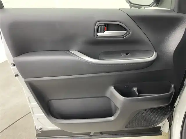 トヨタ ヴォクシー ハイブリッド S－Z 富山県 2025(令7)年 1.4万km ホワイトパールクリスタルシャイン 純正10.5型ディスプレイオーディオ/（AM/FM/DVD/BT/USB/HDMI/フルセグ）/バックカメラ/ビルトインETC2.0/ハーフレザーシート/D/N席シートヒーター/両側パワースライドドア/衝突被害軽減システム/レーダークルーズコントロール/レーンキープアシスト/コーナーセンサー/横滑り防止装置/アイドリングストップ/純正アルミホイール/オートLEDライト/オートマチックハイビーム/革巻きステアリング/ステアリングスイッチ/スマートキー/スペアキー