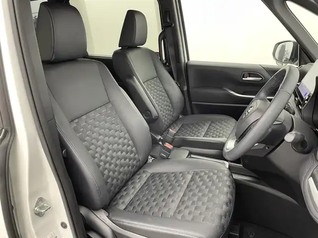 トヨタ ヴォクシー ハイブリッド S－Z 富山県 2025(令7)年 1.4万km ホワイトパールクリスタルシャイン 純正10.5型ディスプレイオーディオ/（AM/FM/DVD/BT/USB/HDMI/フルセグ）/バックカメラ/ビルトインETC2.0/ハーフレザーシート/D/N席シートヒーター/両側パワースライドドア/衝突被害軽減システム/レーダークルーズコントロール/レーンキープアシスト/コーナーセンサー/横滑り防止装置/アイドリングストップ/純正アルミホイール/オートLEDライト/オートマチックハイビーム/革巻きステアリング/ステアリングスイッチ/スマートキー/スペアキー