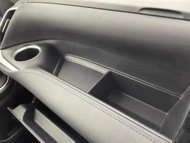 トヨタ ヴォクシー ハイブリッド S－Z 富山県 2025(令7)年 1.4万km ホワイトパールクリスタルシャイン 純正10.5型ディスプレイオーディオ/（AM/FM/DVD/BT/USB/HDMI/フルセグ）/バックカメラ/ビルトインETC2.0/ハーフレザーシート/D/N席シートヒーター/両側パワースライドドア/衝突被害軽減システム/レーダークルーズコントロール/レーンキープアシスト/コーナーセンサー/横滑り防止装置/アイドリングストップ/純正アルミホイール/オートLEDライト/オートマチックハイビーム/革巻きステアリング/ステアリングスイッチ/スマートキー/スペアキー