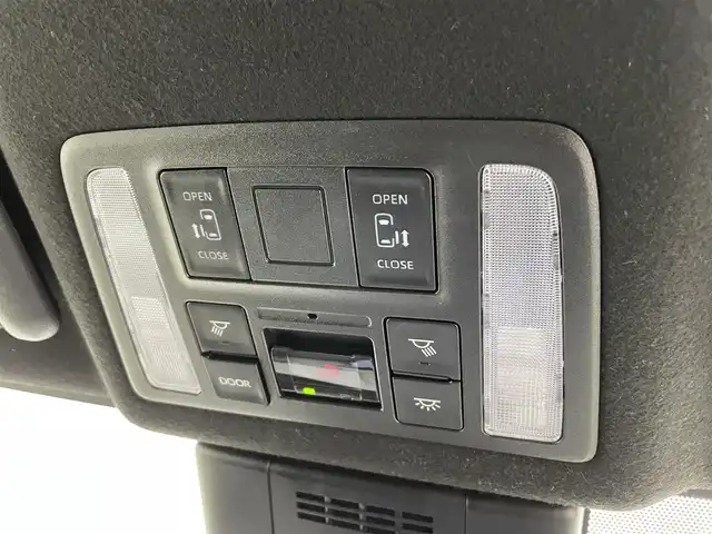 トヨタ ヴォクシー ハイブリッド S－Z 富山県 2025(令7)年 1.4万km ホワイトパールクリスタルシャイン 純正10.5型ディスプレイオーディオ/（AM/FM/DVD/BT/USB/HDMI/フルセグ）/バックカメラ/ビルトインETC2.0/ハーフレザーシート/D/N席シートヒーター/両側パワースライドドア/衝突被害軽減システム/レーダークルーズコントロール/レーンキープアシスト/コーナーセンサー/横滑り防止装置/アイドリングストップ/純正アルミホイール/オートLEDライト/オートマチックハイビーム/革巻きステアリング/ステアリングスイッチ/スマートキー/スペアキー