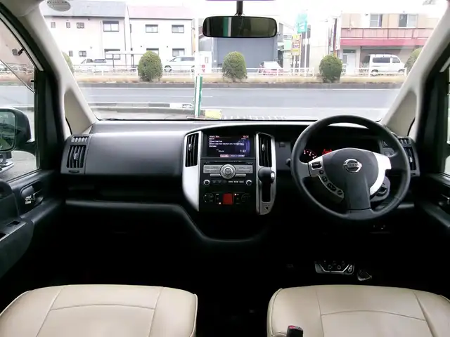 日産 セレナ ハイウェイスター Vセレクション 三重県 2009(平21)年 10.1万km ホワイトパール ♪ワンオーナー/インテリキー×2/両側パワースライドドア/純正メーカーナビ/・DTV・CD録音/・DVD再生/・バックカメラ/AC100V/革調シートカバー/純正15インチAW/HIDヘッドライト/フォグライト/オートライト/ウィンカーミラー/電格ミラー/革巻ステアリング/ステアリングスイッチ/プライバシーガラス/フロアマット/ドアバイザー/ビルトインETC