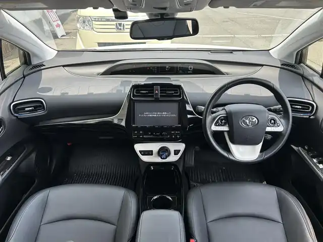 トヨタ プリウス A ツーリングセレクション 静岡県 2016(平28)年 4.9万km ホワイトパールクリスタルシャイン 純正9型SDナビ/フルセグ/DVD再生/BTオーディオ/LEDヘッドライト/ETC/革巻きハンドル/黒合皮シート/トヨタセーフティセンス/・オートハイビーム/・プリクラッシュ/・レーダークルーズコントロール/・LDA/HUD/シートヒーター/スタッドレスタイヤ/社外１５AW