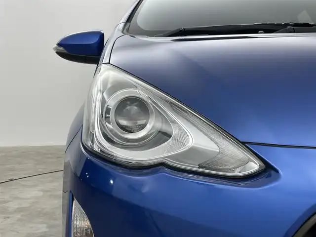 トヨタ アクア X－URBAN 群馬県 2015(平27)年 7.5万km コバルトブルーメタリック 社外ナビ　バックカメラ　ＥＴＣ　横滑り防止装置　純正アルミホイール　前後ドライブレコーダー　オートエアコン　オートライト　ＬＥＤ　スマートキー　プッシュスタート　ハーフレザー　盗難防止
