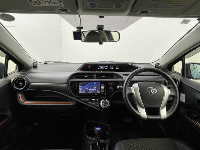 トヨタ アクア X－URBAN 群馬県 2015(平27)年 7.5万km コバルトブルーメタリック 社外ナビ　バックカメラ　ＥＴＣ　横滑り防止装置　純正アルミホイール　前後ドライブレコーダー　オートエアコン　オートライト　ＬＥＤ　スマートキー　プッシュスタート　ハーフレザー　盗難防止
