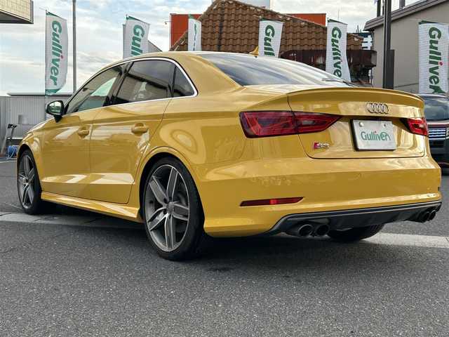 アウディ Ｓ３ セダン 岡山県 2015(平27)年 6.2万km イモライエロー 登録時走行距離61919km/サンルーフ/純正HDDナビ/(AM/FM/TV/BT/DISC)/クルーズコントロール/アイドリングストップ/バックカメラ/ビルトインETC/S+Rエアロ/D+Nパワーシート/D+Nシートヒーター/4WD/MTモード付AT/パドルシフト/プッシュスタート/スマートキー/純正１９インチアルミホイール