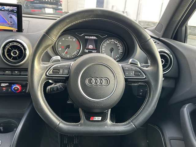 アウディ Ｓ３ セダン 岡山県 2015(平27)年 6.2万km イモライエロー 登録時走行距離61919km/サンルーフ/純正HDDナビ/(AM/FM/TV/BT/DISC)/クルーズコントロール/アイドリングストップ/バックカメラ/ビルトインETC/S+Rエアロ/D+Nパワーシート/D+Nシートヒーター/4WD/MTモード付AT/パドルシフト/プッシュスタート/スマートキー/純正１９インチアルミホイール