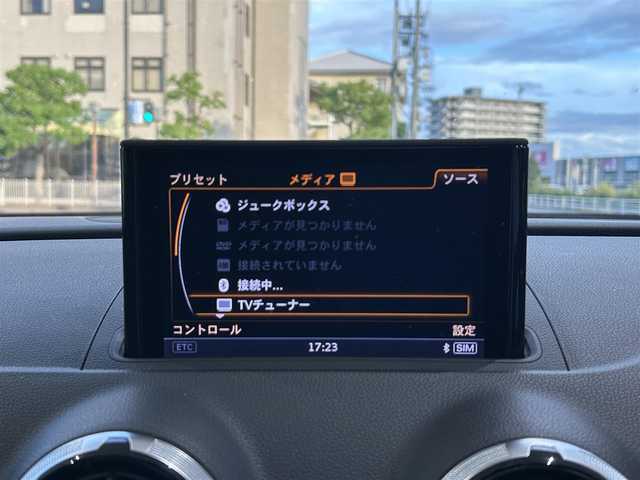 アウディ Ｓ３ セダン 岡山県 2015(平27)年 6.2万km イモライエロー 登録時走行距離61919km/サンルーフ/純正HDDナビ/(AM/FM/TV/BT/DISC)/クルーズコントロール/アイドリングストップ/バックカメラ/ビルトインETC/S+Rエアロ/D+Nパワーシート/D+Nシートヒーター/4WD/MTモード付AT/パドルシフト/プッシュスタート/スマートキー/純正１９インチアルミホイール