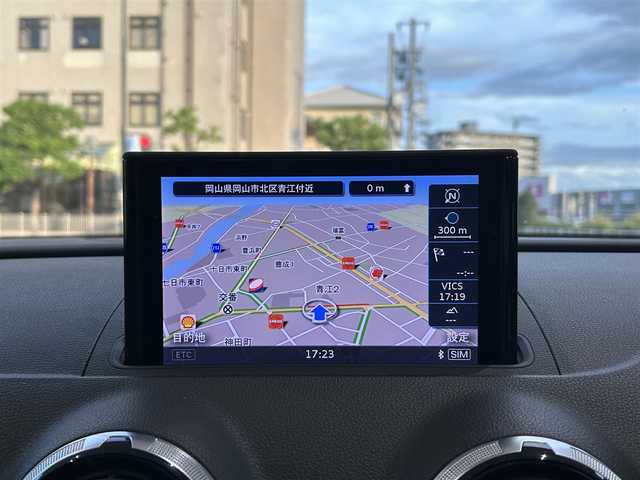 アウディ Ｓ３ セダン 岡山県 2015(平27)年 6.2万km イモライエロー 登録時走行距離61919km/サンルーフ/純正HDDナビ/(AM/FM/TV/BT/DISC)/クルーズコントロール/アイドリングストップ/バックカメラ/ビルトインETC/S+Rエアロ/D+Nパワーシート/D+Nシートヒーター/4WD/MTモード付AT/パドルシフト/プッシュスタート/スマートキー/純正１９インチアルミホイール