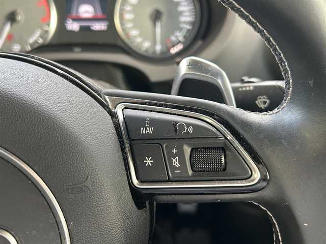 アウディ Ｓ３ セダン 岡山県 2015(平27)年 6.2万km イモライエロー 登録時走行距離61919km/サンルーフ/純正HDDナビ/(AM/FM/TV/BT/DISC)/クルーズコントロール/アイドリングストップ/バックカメラ/ビルトインETC/S+Rエアロ/D+Nパワーシート/D+Nシートヒーター/4WD/MTモード付AT/パドルシフト/プッシュスタート/スマートキー/純正１９インチアルミホイール