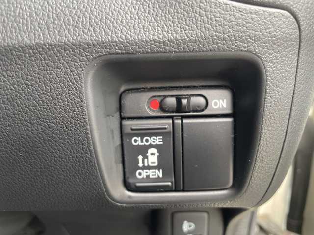 ホンダ Ｎ ＢＯＸ G SSパッケージ 三重県 2017(平29)年 16.9万km プレミアムホワイトパールⅡ 登録時168520km/ワンオーナー/禁煙車/ディーラーＯＰ７型ナビ/・Ｂｌｕｅｔｏｏｔｈ・ワンセグ・CD・AM/FM・USB・SD/左側パワースライドドア/シートヒーターＤＮ/バックカメラ/ＬＥＤヘッドライト/ビルドインＥＴＣ/アイドリングストップ/純正フロアマット