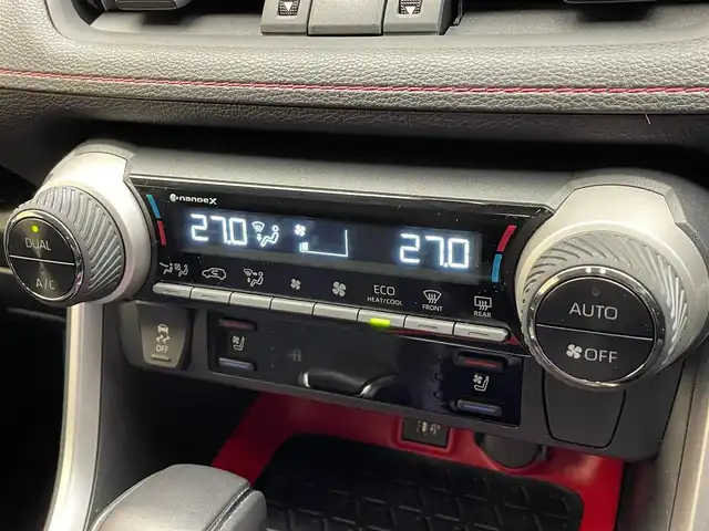 トヨタ ＲＡＶ４ アドベンチャー オフロードPKGⅡ 岩手県 2024(令6)年 1.3万km 緑Ⅱ ワンオーナー/カラーコード2ZF（アティチュードブラックマイカ・アーバンカーキ２トーン）/４WD/ゴリゴリブラック塗装/オフロードパッケージ２専用チューニングサスペンション/ルーフレール/寒冷地仕様/マルチテレインセレクト/トヨタセーフティセンス/プリクラッシュセーフティ/レーダークルーズコントロール/レーントレーシングアシスト/オートマチックハイビーム/ダウンヒルアシストコントロール/デジタルインナーミラー/クリアランスソナー/パワーシート/シートヒーター・シートベンチレーション/ステアリングヒーター/オートブレーキホールド/純正ナビ/（USB/Bluetooth/フルセグ/AppleCarPlay/AndroidAuto）/バックカメラ/ETC2.0/ドライブレコーダー/社外17インチアルミホイール