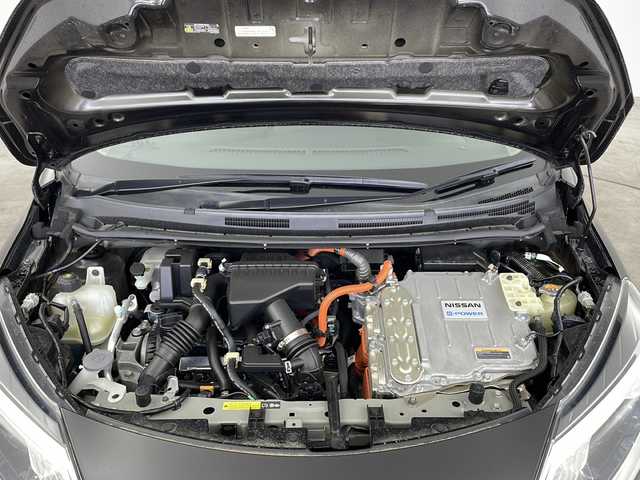 日産 ノート e－パワー X Vセレクション 兵庫県 2020(令2)年 4.8万km スーパーブラック 純正ナビ　/アラウンドビューモニター　/エマージェンシーブレーキ　/デジタルインナーミラー　/前後ドライブレコーダー　/ＥＴＣ　/ＬＥＤヘッドライト　/オートライト　/レーンキープアシスト　/純正アルミホイール　/ＤＶＤ再生