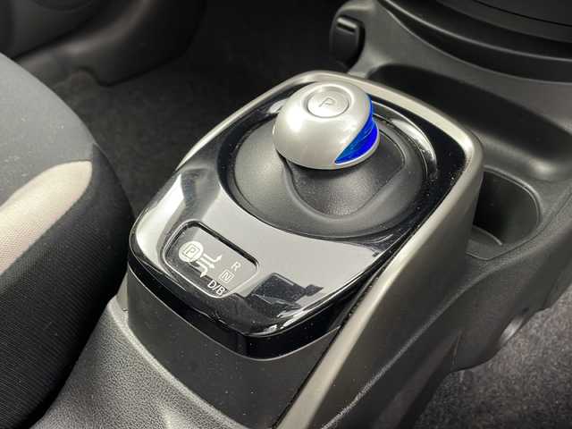 日産 ノート e－パワー X Vセレクション 大阪府 2020(令2)年 4.8万km スーパーブラック エマージェンシーブレーキ　/純正メモリナビ/　　CD/DVD/ワンセグTV/アラウンドビューモニター　/LEDオートライト　/純正15インチアルミホイール　/車線逸脱警報/フロントバックソナー/アイドリングストップ/インテリジェントキー/ETC