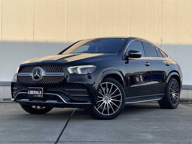メルセデス・ベンツ Ｍ・ベンツ ＧＬＥ４００ｄ 4MATIC クーペ スポーツ 東京都 2022(令4)年 2.3万km 黒 ワンオーナー/パノラミックスライディングルーフ/レーダーセーフティパッケージ/マルチビームLEDヘッドランプ/アダプティブハイビームアシストプラス/開口部台形シルバー横1本バー付ダイヤモンドメッシュフロントグリル/フロントエアロバンパー/イルミネーション付サイドステップ/下部クロームプロテクター付リアエアロバンパー/21インチ14本スポークブラック塗装アルミホイール/「Mercedes-Benz」ロゴ入ブレーキキャリパー/エアマチックサスペンション/アンスラサイトオーク木目調インパネ加飾/ディンプル革巻きスポーツステアリングホイール(フラットボトム)/パドルシフト/本革シート/12.3インチコックピットディスプレイ/ヘッドアップディスプレイ/ユーザーエクスペリエンス(12.3インチワイドディスプレイ)/ナビゲーションシステム/Burmesterサウンドシステム(13スピーカー)