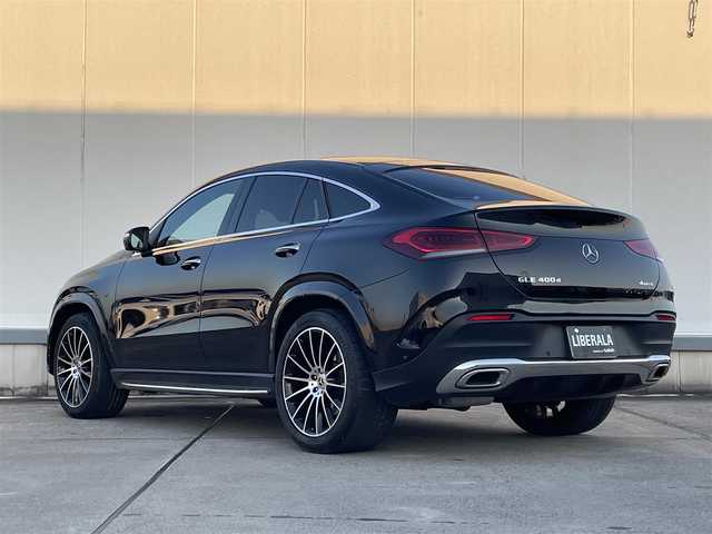 メルセデス・ベンツ Ｍ・ベンツ ＧＬＥ４００ｄ 4MATIC クーペ スポーツ 東京都 2022(令4)年 2.3万km 黒 ワンオーナー/パノラミックスライディングルーフ/レーダーセーフティパッケージ/マルチビームLEDヘッドランプ/アダプティブハイビームアシストプラス/開口部台形シルバー横1本バー付ダイヤモンドメッシュフロントグリル/フロントエアロバンパー/イルミネーション付サイドステップ/下部クロームプロテクター付リアエアロバンパー/21インチ14本スポークブラック塗装アルミホイール/「Mercedes-Benz」ロゴ入ブレーキキャリパー/エアマチックサスペンション/アンスラサイトオーク木目調インパネ加飾/ディンプル革巻きスポーツステアリングホイール(フラットボトム)/パドルシフト/本革シート/12.3インチコックピットディスプレイ/ヘッドアップディスプレイ/ユーザーエクスペリエンス(12.3インチワイドディスプレイ)/ナビゲーションシステム/Burmesterサウンドシステム(13スピーカー)