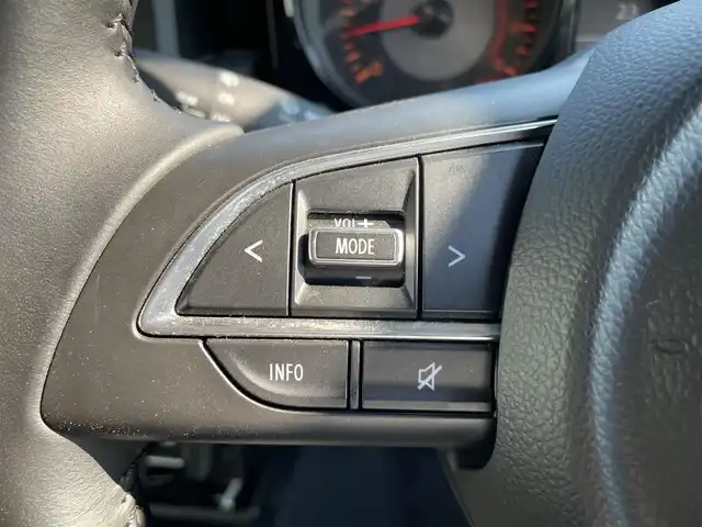 スズキ ジムニー XC 熊本県 2021(令3)年 3.4万km ミディアムグレー 社外SDナビ/・AM/FM/CD/DVD/BT/SD/HDMI/・フルセグTV/・フロント/バックカメラ/スズキセーフティサポート/・デュアルセンサーブレーキサポート/・車線逸脱警報機能/・ふらつき警報機能/・標識認識機能/・ハイビームアシスト/・先行車発進お知らせ/ダムド仕様グリル/社外前後バンパー/ルーフキャリア/オーバーフェンダー/背面タイヤ/ボンネットフードカバー/シートカバー/前席シートヒーター/クルーズコントロール/社外サスペンション/革巻きステアリング/・ステアリングスイッチ/ドライブレコーダー/オートライト/LEDライト/社外スロットルコントローラー/横滑り防止装置/電動格納ミラー/社外フロアマット/ドアバイザー/プッシュスタート/スペアキー2個