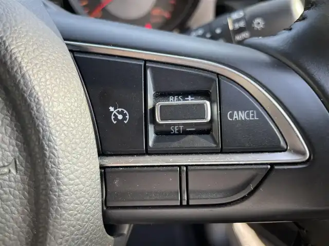 スズキ ジムニー XC 熊本県 2021(令3)年 3.4万km ミディアムグレー 社外SDナビ/・AM/FM/CD/DVD/BT/SD/HDMI/・フルセグTV/・フロント/バックカメラ/スズキセーフティサポート/・デュアルセンサーブレーキサポート/・車線逸脱警報機能/・ふらつき警報機能/・標識認識機能/・ハイビームアシスト/・先行車発進お知らせ/ダムド仕様グリル/社外前後バンパー/ルーフキャリア/オーバーフェンダー/背面タイヤ/ボンネットフードカバー/シートカバー/前席シートヒーター/クルーズコントロール/社外サスペンション/革巻きステアリング/・ステアリングスイッチ/ドライブレコーダー/オートライト/LEDライト/社外スロットルコントローラー/横滑り防止装置/電動格納ミラー/社外フロアマット/ドアバイザー/プッシュスタート/スペアキー2個