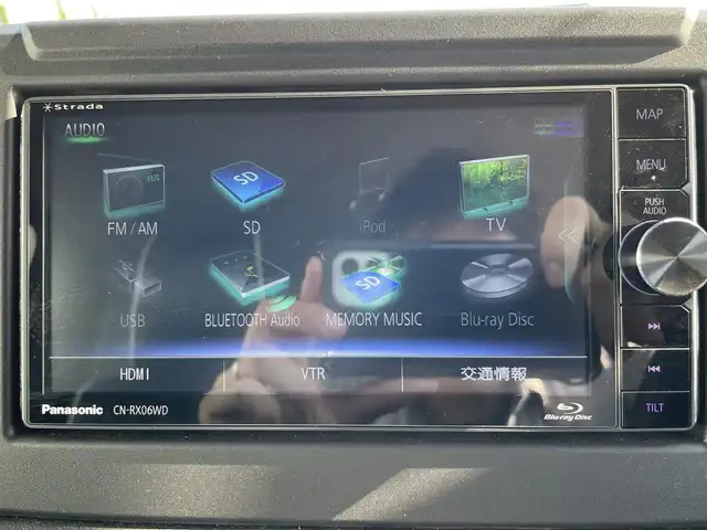 スズキ ジムニー XC 熊本県 2021(令3)年 3.4万km ミディアムグレー 社外SDナビ/・AM/FM/CD/DVD/BT/SD/HDMI/・フルセグTV/・フロント/バックカメラ/スズキセーフティサポート/・デュアルセンサーブレーキサポート/・車線逸脱警報機能/・ふらつき警報機能/・標識認識機能/・ハイビームアシスト/・先行車発進お知らせ/ダムド仕様グリル/社外前後バンパー/ルーフキャリア/オーバーフェンダー/背面タイヤ/ボンネットフードカバー/シートカバー/前席シートヒーター/クルーズコントロール/社外サスペンション/革巻きステアリング/・ステアリングスイッチ/ドライブレコーダー/オートライト/LEDライト/社外スロットルコントローラー/横滑り防止装置/電動格納ミラー/社外フロアマット/ドアバイザー/プッシュスタート/スペアキー2個