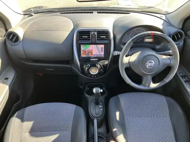 日産 マーチ ニスモ 静岡県 2017(平29)年 5.5万km ピュアブラック エンジンスタートボタン/パワーステアリング/パワーウィンドウ/保証書/取扱説明書/記録簿/アイドリングストップ/スマートキー/スペアキー1本/オートエアコン/ETC/SDナビ（CD/DVD/BT/フルセグ）/純正フロアマット/布シート/純正アルミホイール/ABS/横滑り防止装置/オートライト/LEDヘッドライト/Wエアバッグ