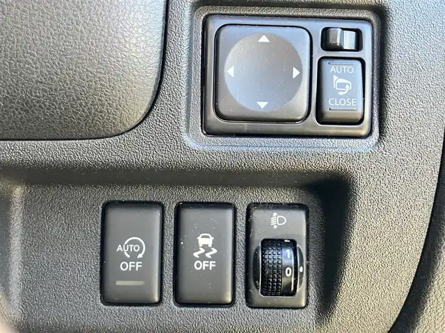 日産 マーチ ニスモ 静岡県 2017(平29)年 5.5万km ピュアブラック エンジンスタートボタン/パワーステアリング/パワーウィンドウ/保証書/取扱説明書/記録簿/アイドリングストップ/スマートキー/スペアキー1本/オートエアコン/ETC/SDナビ（CD/DVD/BT/フルセグ）/純正フロアマット/布シート/純正アルミホイール/ABS/横滑り防止装置/オートライト/LEDヘッドライト/Wエアバッグ