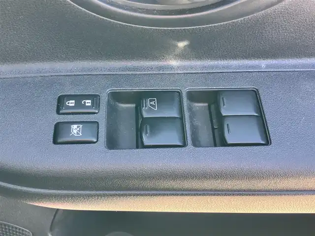 日産 マーチ ニスモ 静岡県 2017(平29)年 5.5万km ピュアブラック エンジンスタートボタン/パワーステアリング/パワーウィンドウ/保証書/取扱説明書/記録簿/アイドリングストップ/スマートキー/スペアキー1本/オートエアコン/ETC/SDナビ（CD/DVD/BT/フルセグ）/純正フロアマット/布シート/純正アルミホイール/ABS/横滑り防止装置/オートライト/LEDヘッドライト/Wエアバッグ