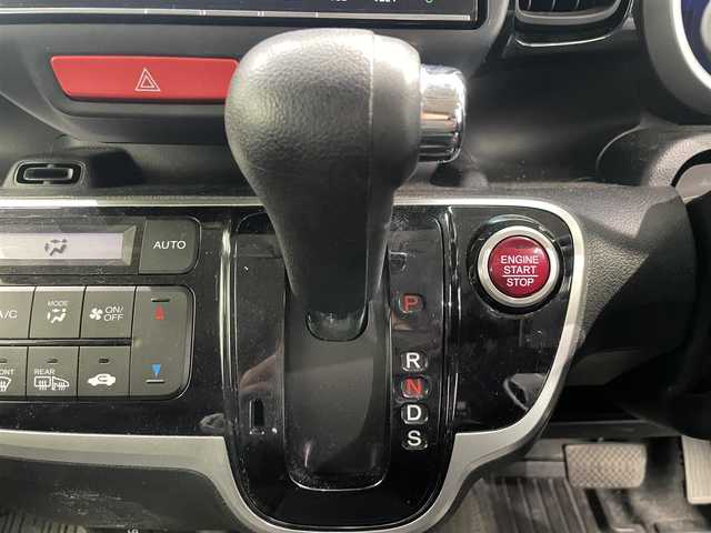 ホンダ Ｎ ＢＯＸ カスタム G ターボSSパッケージ 鹿児島県 2016(平28)年 5.6万km クリスタルブラックパール 禁煙車/純正Gathersナビ(VXM-175VFEi)/　・Bluetooth/　・CD/DVD/　・フルセグTV/　・AM/FM/両側パワースライドドア/クルーズコントロール(追従走行なし)/チップアップシート/デジタルインナーミラー/バックカメラ/ETC/HIDヘッドライト/シートヒーター/純正フロアマット/純正アルミホイール/後席サンシェード/電動格納ミラー/ステアリングリモコン