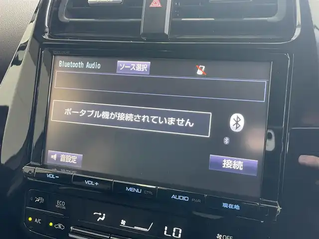 トヨタ プリウス Sセーフティプラス 鳥取県 2016(平28)年 13.5万km ホワイトパールクリスタルシャイン (株)IDOMが運営する【じしゃロン鳥取店】の自社ローン専用車両になります。こちらは現金またはオートローンご利用時の価格です。自社ローンご希望の方は別途その旨お申付け下さい/純正9型SDナビ（DSZT-YC4T）/・フルセグ/CD/DVD/BT/バックカメラ/トヨタセーフティセンスC/衝突被害軽減ブレーキ/レーダークルーズコントロール/ヘッドアップディスプレイ/パーキングアシスト/オートマチックハイビーム/ステアリングスイッチ/LEDオートライト/ビルトインETC/前後クリアランスソナー/スマートキー/プッシュスタート