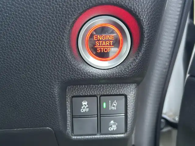 ホンダ Ｎ ＢＯＸ カスタム G L ホンダセンシング 静岡県 2018(平30)年 5.6万km プレミアムホワイトパールⅡ 社外ナビ/（AM/FM/DVD/iPod/BT)/フルセグTV/走行時テレビ視聴可能/バックカメラ/片側パワースライドドア/レーダークルーズコントロール/ビルトインETC/ドライブレコーダー/後コーナーセンサー/レーンキープアシスト/横滑り防止装置/衝突被害軽減システム/盗難防止装置/オートマチックハイビーム/LEDヘッドライト/純正フロアマット/純正１４インチアルミホイール/プッシュスタート/スマートキー
