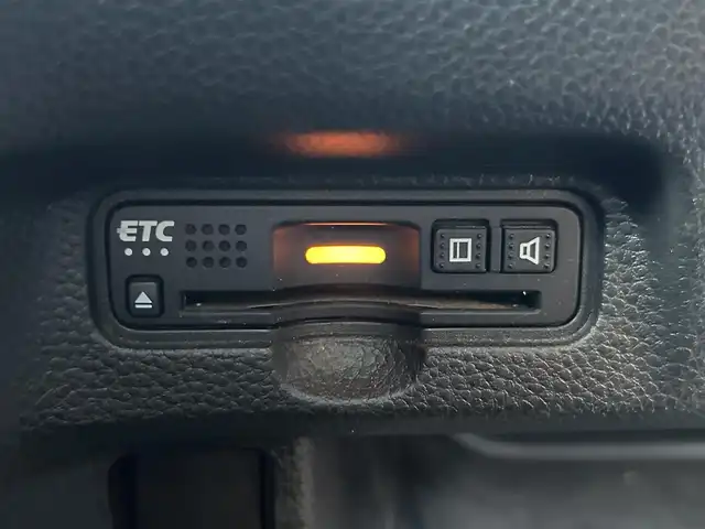 ホンダ Ｎ ＢＯＸ カスタム G L ホンダセンシング 静岡県 2018(平30)年 5.6万km プレミアムホワイトパールⅡ 社外ナビ/（AM/FM/DVD/iPod/BT)/フルセグTV/走行時テレビ視聴可能/バックカメラ/片側パワースライドドア/レーダークルーズコントロール/ビルトインETC/ドライブレコーダー/後コーナーセンサー/レーンキープアシスト/横滑り防止装置/衝突被害軽減システム/盗難防止装置/オートマチックハイビーム/LEDヘッドライト/純正フロアマット/純正１４インチアルミホイール/プッシュスタート/スマートキー