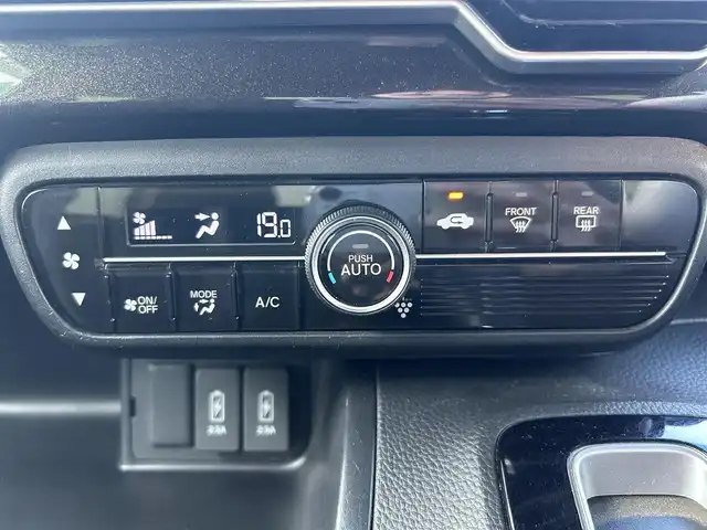 ホンダ Ｎ ＢＯＸ カスタム G L ホンダセンシング 静岡県 2018(平30)年 5.6万km プレミアムホワイトパールⅡ 社外ナビ/（AM/FM/DVD/iPod/BT)/フルセグTV/走行時テレビ視聴可能/バックカメラ/片側パワースライドドア/レーダークルーズコントロール/ビルトインETC/ドライブレコーダー/後コーナーセンサー/レーンキープアシスト/横滑り防止装置/衝突被害軽減システム/盗難防止装置/オートマチックハイビーム/LEDヘッドライト/純正フロアマット/純正１４インチアルミホイール/プッシュスタート/スマートキー