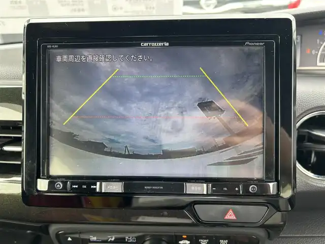 ホンダ Ｎ ＢＯＸ カスタム G L ホンダセンシング 静岡県 2018(平30)年 5.6万km プレミアムホワイトパールⅡ 社外ナビ/（AM/FM/DVD/iPod/BT)/フルセグTV/走行時テレビ視聴可能/バックカメラ/片側パワースライドドア/レーダークルーズコントロール/ビルトインETC/ドライブレコーダー/後コーナーセンサー/レーンキープアシスト/横滑り防止装置/衝突被害軽減システム/盗難防止装置/オートマチックハイビーム/LEDヘッドライト/純正フロアマット/純正１４インチアルミホイール/プッシュスタート/スマートキー