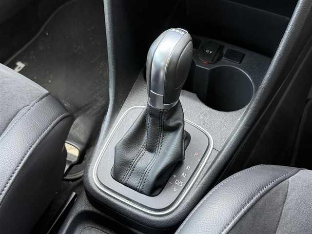 フォルクスワーゲン ポロ TSIハイライン マイスター 静岡県 2017(平29)年 4.3万km グレー ワンオーナー/ハーフレザーシート/純正ナビ/(CD/DVD/Bluetooth/フルセグ)/バックカメラ /アダプティブクルーズコントロール/シートヒーター/キーレスキー/ETC/ドライブレコーダー/純正フロアマット/純正16インチアルミホイール/保証書/取説/スペアキー