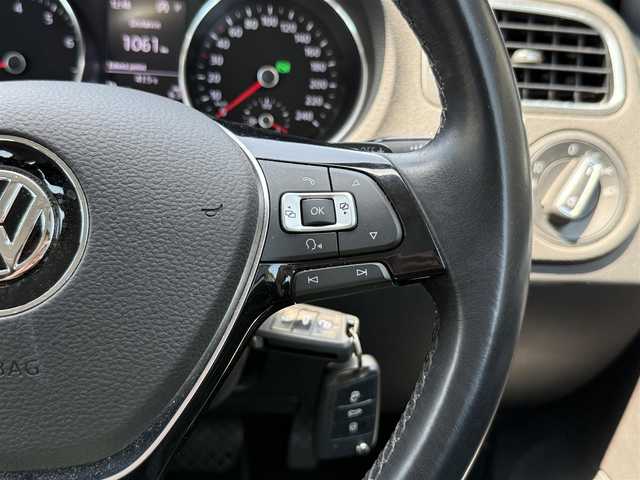 フォルクスワーゲン ポロ TSIハイライン マイスター 静岡県 2017(平29)年 4.3万km グレー ワンオーナー/ハーフレザーシート/純正ナビ/(CD/DVD/Bluetooth/フルセグ)/バックカメラ /アダプティブクルーズコントロール/シートヒーター/キーレスキー/ETC/ドライブレコーダー/純正フロアマット/純正16インチアルミホイール/保証書/取説/スペアキー