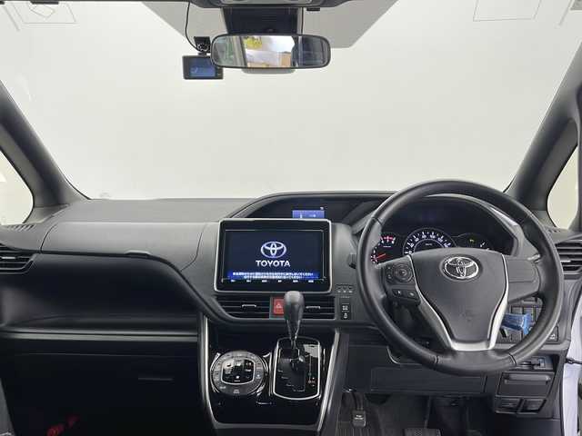 トヨタ ヴォクシー ZS 煌Ⅱ 長野県 2019(令1)年 3.6万km ホワイトパールクリスタルシャイン 純正SDナビ&フルセグTV&CD&USB&BT/クルーズコントロール/車線逸脱警報/プリクラッシュセーフティ/コーナーセンサー/アイドリングストップ/社外前方ドライブレコーダー/両側パワースライドドア/ウォークスルー/ビルトインETC/LEDヘッドライト/オートライト/フロントフォグランプ/電動格納ミラー/ウィンカーミラー/純正16インチAW装着/社外フロアマット/純正ドアバイザー/プッシュスタート/スマートキー