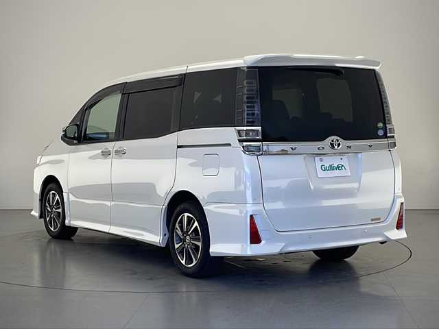 トヨタ ヴォクシー ZS 煌Ⅱ 長野県 2019(令1)年 3.6万km ホワイトパールクリスタルシャイン 純正SDナビ&フルセグTV&CD&USB&BT/クルーズコントロール/車線逸脱警報/プリクラッシュセーフティ/コーナーセンサー/アイドリングストップ/社外前方ドライブレコーダー/両側パワースライドドア/ウォークスルー/ビルトインETC/LEDヘッドライト/オートライト/フロントフォグランプ/電動格納ミラー/ウィンカーミラー/純正16インチAW装着/社外フロアマット/純正ドアバイザー/プッシュスタート/スマートキー