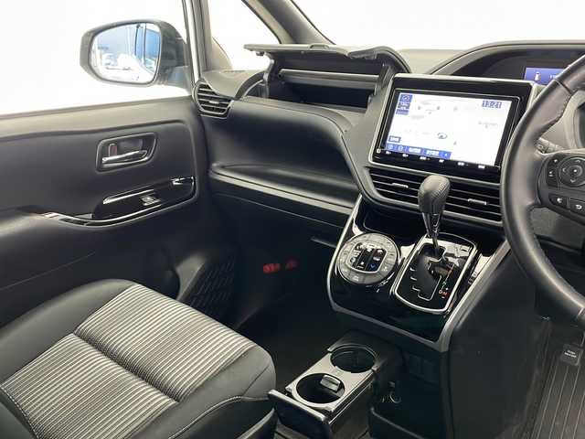 トヨタ ヴォクシー ZS 煌Ⅱ 長野県 2019(令1)年 3.6万km ホワイトパールクリスタルシャイン 純正SDナビ&フルセグTV&CD&USB&BT/クルーズコントロール/車線逸脱警報/プリクラッシュセーフティ/コーナーセンサー/アイドリングストップ/社外前方ドライブレコーダー/両側パワースライドドア/ウォークスルー/ビルトインETC/LEDヘッドライト/オートライト/フロントフォグランプ/電動格納ミラー/ウィンカーミラー/純正16インチAW装着/社外フロアマット/純正ドアバイザー/プッシュスタート/スマートキー