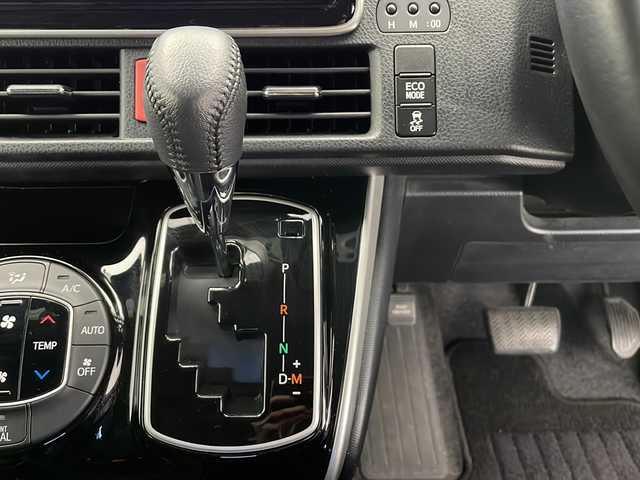 トヨタ ヴォクシー ZS 煌Ⅱ 長野県 2019(令1)年 3.6万km ホワイトパールクリスタルシャイン 純正SDナビ&フルセグTV&CD&USB&BT/クルーズコントロール/車線逸脱警報/プリクラッシュセーフティ/コーナーセンサー/アイドリングストップ/社外前方ドライブレコーダー/両側パワースライドドア/ウォークスルー/ビルトインETC/LEDヘッドライト/オートライト/フロントフォグランプ/電動格納ミラー/ウィンカーミラー/純正16インチAW装着/社外フロアマット/純正ドアバイザー/プッシュスタート/スマートキー