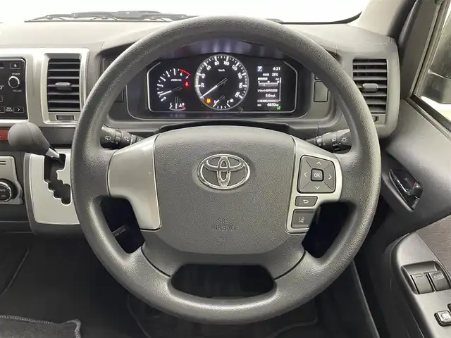 トヨタ ハイエース GL ロング 群馬県 2021(令3)年 0.7万km ホワイトパールクリスタルシャイン 純正オーディオ/CD/AUX/USB/バックカメラ/防眩ミラー/オートライト/AHB/Fフォグ/LDA/PKSB/クリアランスソナー/AC１００V/１００W/キーレス/純正マット/純正バイザー/４WD/左側パワースライドドア/トヨタセーフティセンス/車内スタッドレスタイヤ積込/禁煙車