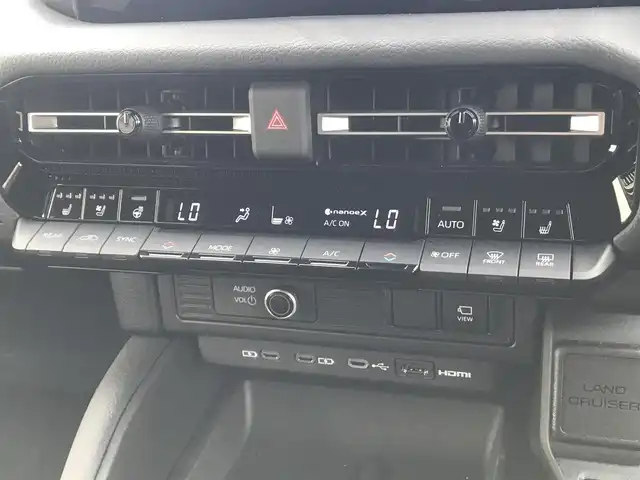トヨタ ランドクルーザー ２５０ VX 富山県 2024(令6)年 0.2万km ブラック 4WD/ワンオーナー/サンルーフ/純正ディスプレイオーディオ/ナビ/フルセグTV/Bluetooth/全周囲カメラ/デジタルインナーミラー/衝突被害軽減ブレーキ/レーンキープアシスト/コーナーセンサー/クルーズコントロール（追従あり）/レザーシート/パワーシート/シートヒーター/エアシート/ステアリングヒーター/電動リアゲート/ETC2.0/オートライト/オートマチックハイビーム