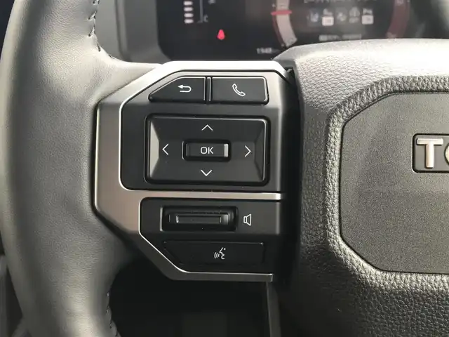 トヨタ ランドクルーザー ２５０ VX 富山県 2024(令6)年 0.2万km ブラック 4WD/ワンオーナー/サンルーフ/純正ディスプレイオーディオ/ナビ/フルセグTV/Bluetooth/全周囲カメラ/デジタルインナーミラー/衝突被害軽減ブレーキ/レーンキープアシスト/コーナーセンサー/クルーズコントロール（追従あり）/レザーシート/パワーシート/シートヒーター/エアシート/ステアリングヒーター/電動リアゲート/ETC2.0/オートライト/オートマチックハイビーム