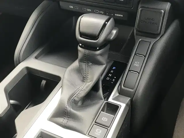 トヨタ ランドクルーザー ２５０ VX 富山県 2024(令6)年 0.2万km ブラック 4WD/ワンオーナー/サンルーフ/純正ディスプレイオーディオ/ナビ/フルセグTV/Bluetooth/全周囲カメラ/デジタルインナーミラー/衝突被害軽減ブレーキ/レーンキープアシスト/コーナーセンサー/クルーズコントロール（追従あり）/レザーシート/パワーシート/シートヒーター/エアシート/ステアリングヒーター/電動リアゲート/ETC2.0/オートライト/オートマチックハイビーム