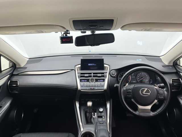 レクサス ＮＸ 200t 千葉県 2016(平28)年 6.8万km グラファイトブラックガラスフレーク 純正メーカーナビ/フルセグTV BT CD DVD AUX/バックカメラ /衝突軽減ブレーキ/レーダークルーズコントロール/前後ドライブレコーダー/前席パワーシート/アイドリングストップ/革巻きハンドル/ステアリングスイッチ/パドルシフト/純正アルミホイール/LEDヘッドライト/スマートキー/プッシュスタート