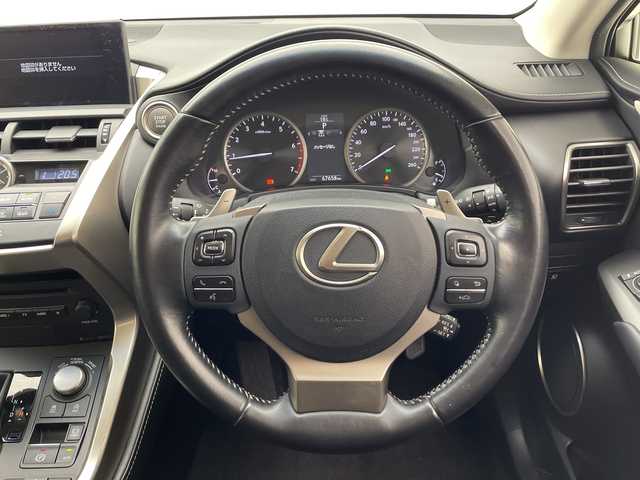 レクサス ＮＸ 200t 千葉県 2016(平28)年 6.8万km グラファイトブラックガラスフレーク 純正メーカーナビ/フルセグTV BT CD DVD AUX/バックカメラ /衝突軽減ブレーキ/レーダークルーズコントロール/前後ドライブレコーダー/前席パワーシート/アイドリングストップ/革巻きハンドル/ステアリングスイッチ/パドルシフト/純正アルミホイール/LEDヘッドライト/スマートキー/プッシュスタート