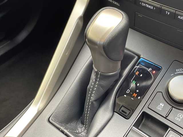 レクサス ＮＸ 200t 千葉県 2016(平28)年 6.8万km グラファイトブラックガラスフレーク 純正メーカーナビ/フルセグTV BT CD DVD AUX/バックカメラ /衝突軽減ブレーキ/レーダークルーズコントロール/前後ドライブレコーダー/前席パワーシート/アイドリングストップ/革巻きハンドル/ステアリングスイッチ/パドルシフト/純正アルミホイール/LEDヘッドライト/スマートキー/プッシュスタート