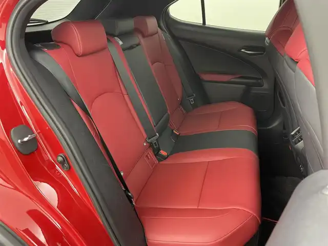 レクサス ＵＸ 250h Fスポーツ 岡山県 2020(令2)年 2.7万km マダーレッド サンルーフ/10.3インチメーカーナビ/・FM/AM/Bluetooth/フルセグ/CD/DVD/パノラマミックビューモニター/レザーシート/・D/Nパワーシート/・シートメモリー/・D/Nシートヒーター/Lexus Safety System＋/・プリクラッシュセーフティ/・レーントレーシングアシスト/・オートマチックハイビーム/・ブラインドスポットモニター/・レーダークルーズコントロール/・コーナーセンサー/ヘッドアップディスプレイ/ステアリングヒーター/パワーバックドア/ビルトイン2.0ETC/純正18インチアルミ