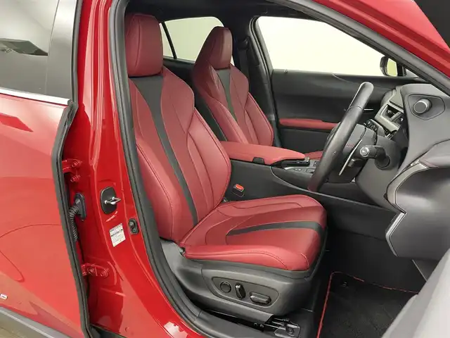 レクサス ＵＸ 250h Fスポーツ 岡山県 2020(令2)年 2.7万km マダーレッド サンルーフ/10.3インチメーカーナビ/・FM/AM/Bluetooth/フルセグ/CD/DVD/パノラマミックビューモニター/レザーシート/・D/Nパワーシート/・シートメモリー/・D/Nシートヒーター/Lexus Safety System＋/・プリクラッシュセーフティ/・レーントレーシングアシスト/・オートマチックハイビーム/・ブラインドスポットモニター/・レーダークルーズコントロール/・コーナーセンサー/ヘッドアップディスプレイ/ステアリングヒーター/パワーバックドア/ビルトイン2.0ETC/純正18インチアルミ